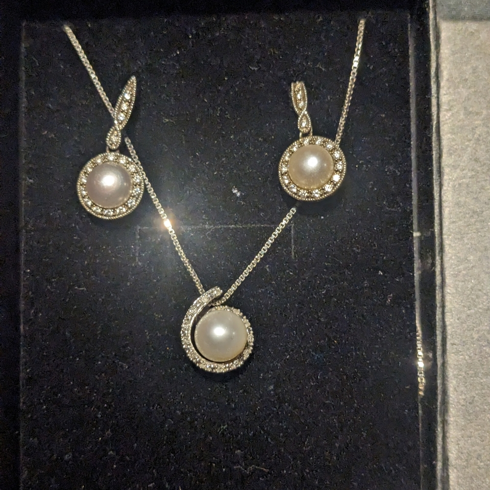 Necklace & earrings